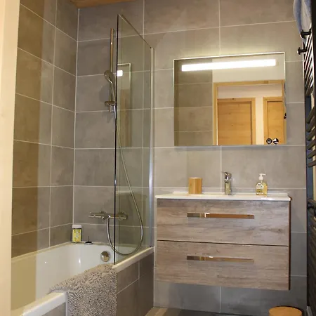 De Standing Bostan Apartment
